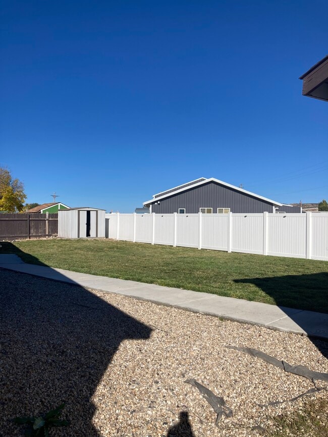 Building Photo - 2115 Villa Dr