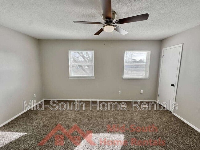 Building Photo - 1742 E Holmes Rd