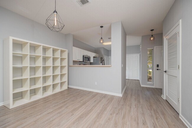 Building Photo - 345 Scrub Jay Dr