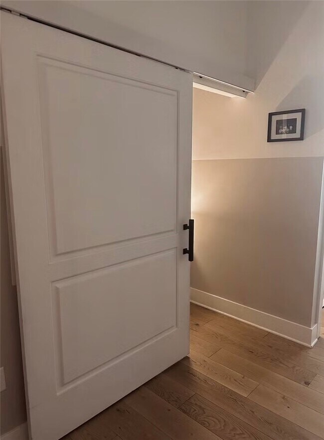 Building Photo - 30 W Broad St