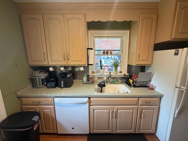 Building Photo - Charming 2 Bedroom Home with Spacious Yard in Henrico!