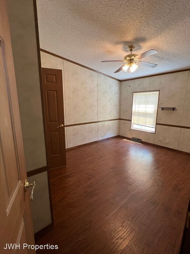 Building Photo - 3 br, 2.5 bath House - 681 Red Chute Lane