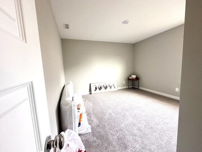 Building Photo - Furnished House in Avon