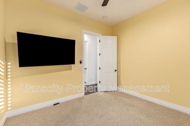 Building Photo - 1636 E Sattoo Way