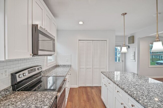 Building Photo - 6339 Old Plank Rd