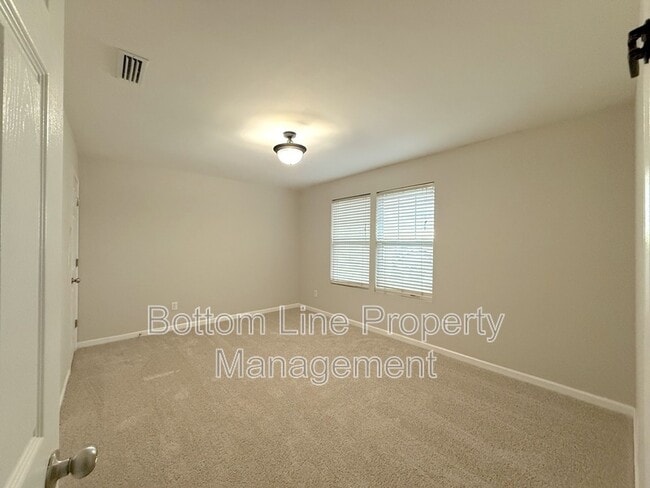 Building Photo - 1521 Van Ness Ln