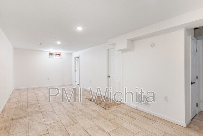 Building Photo - 1147 Inverness Dr