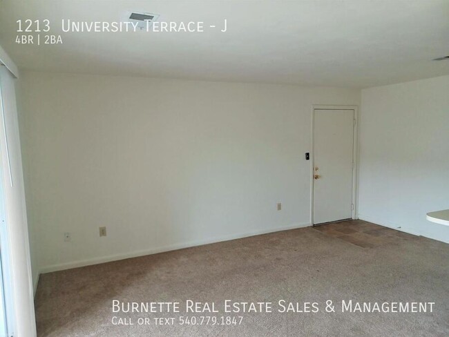 Building Photo - 1213 University Terrace