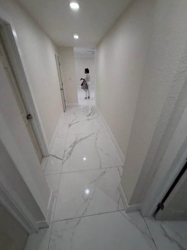 Building Photo - 6410 NW Miami Ct