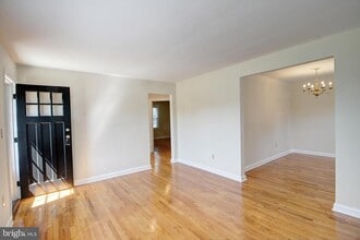Building Photo - 537 Wilson Pl