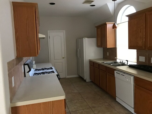 Building Photo - 4108 N Summercrest Loop