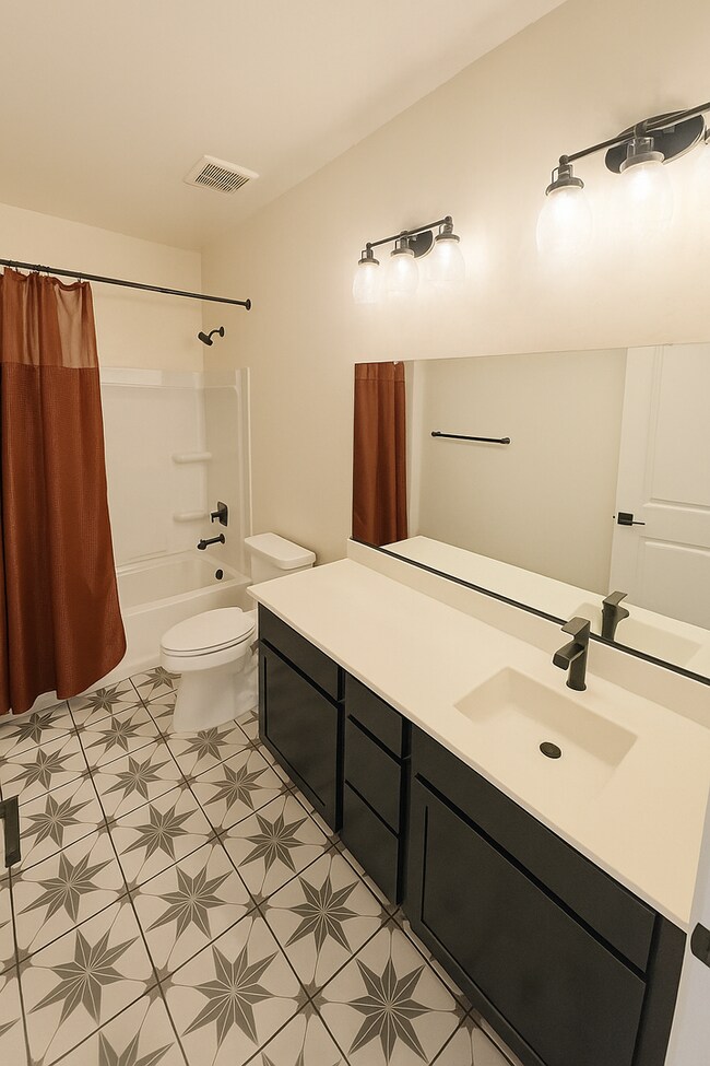 Building Photo - Like New Northwest 3 Bedroom