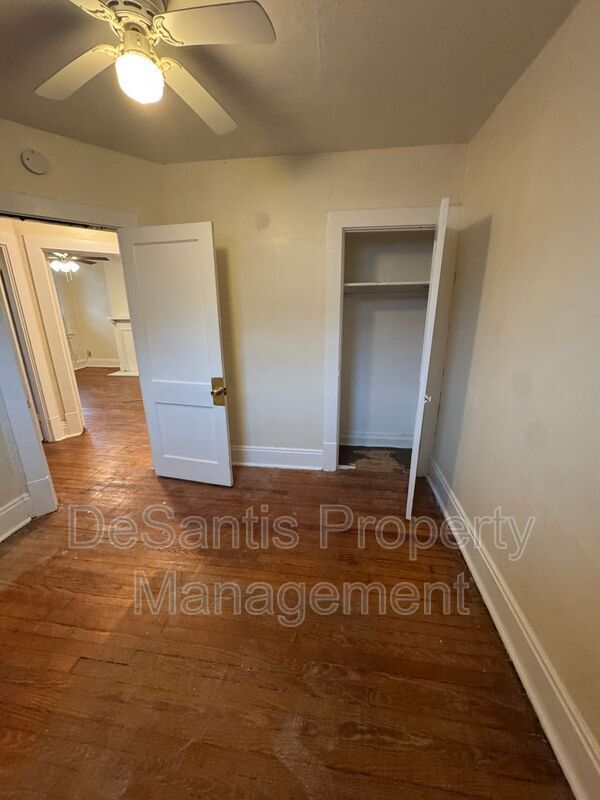 Building Photo - 2450 Starkamp St