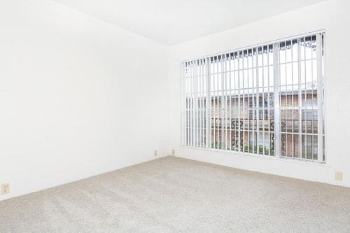 Building Photo - 1617 Fountain View Dr