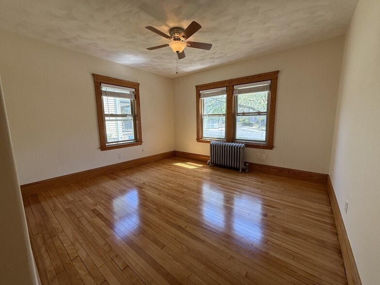 Front Bedroom - 585 High St