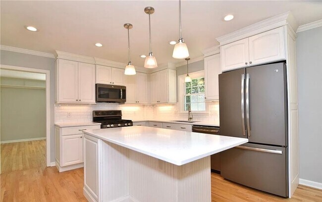 Building Photo - 118 Clairhaven Dr