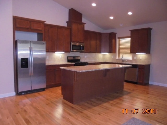 Building Photo - 2981 SW Redmond Hill Rd