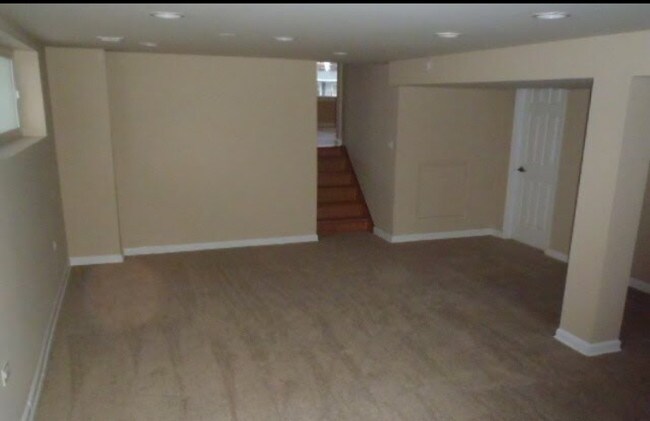 Building Photo - 1674 Maple St