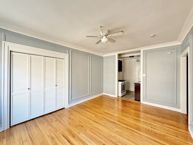 Building Photo - 1371 W Estes Ave