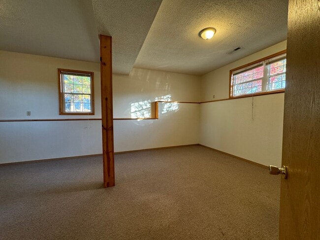 Building Photo - Charming 3-Bed, 2-Bath Home Just Minutes from Fort Leonard Wood!
