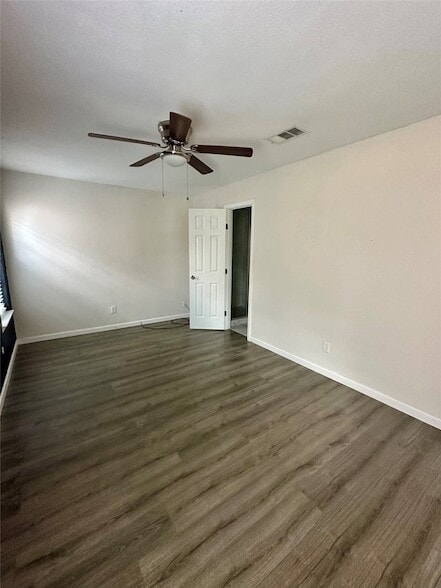 Building Photo - 6524 Blue Grass Dr