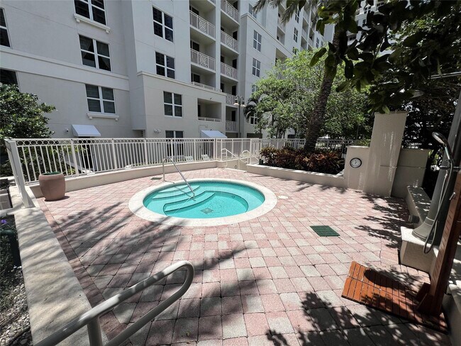 Building Photo - 511 SE 5 Ave