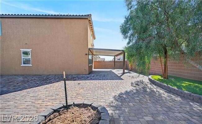 Building Photo - Gorgeous , 5 bedroom /3 Bath  with huge backyard finished with pavers! Great location!