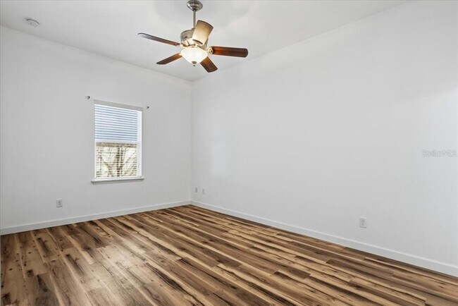 Building Photo - 605 Golden Lake Loop