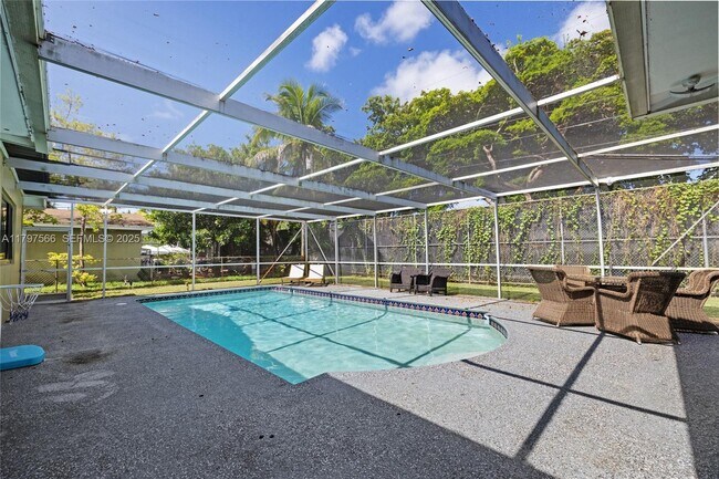 Building Photo - 20375 NE 22nd Pl