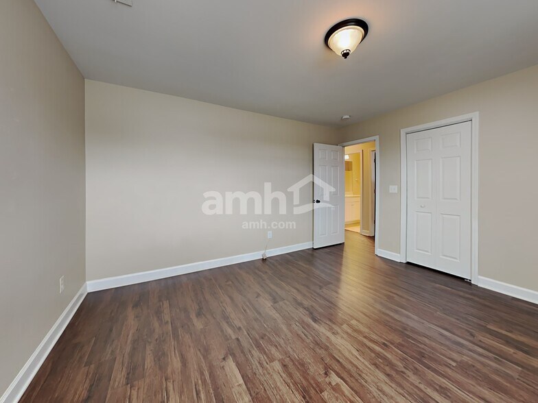 Building Photo - 405 Quick Silver Dr