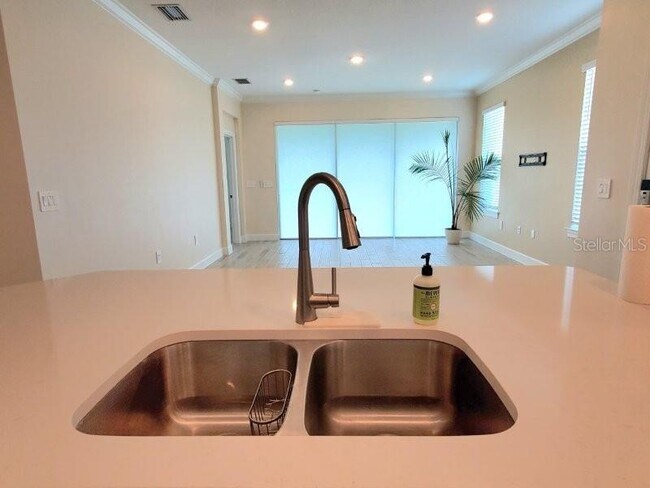 Building Photo - 16087 Ivy Rdg Ct