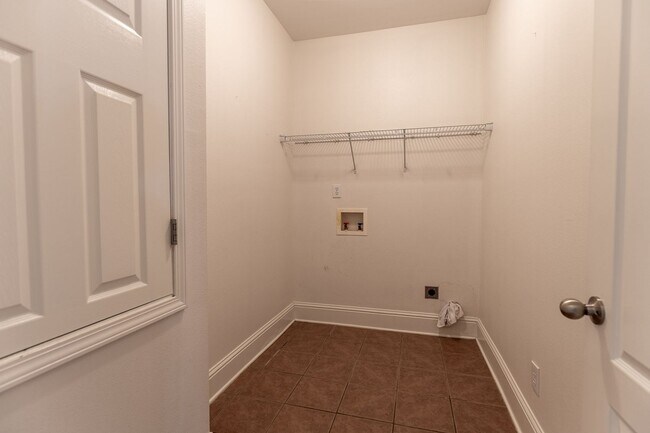 Building Photo - Located near Fairhope Walmart and Aldi!