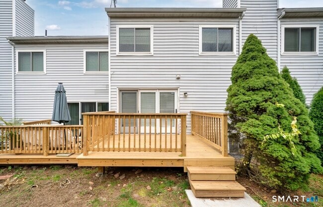 Building Photo - 7 Midway Dr