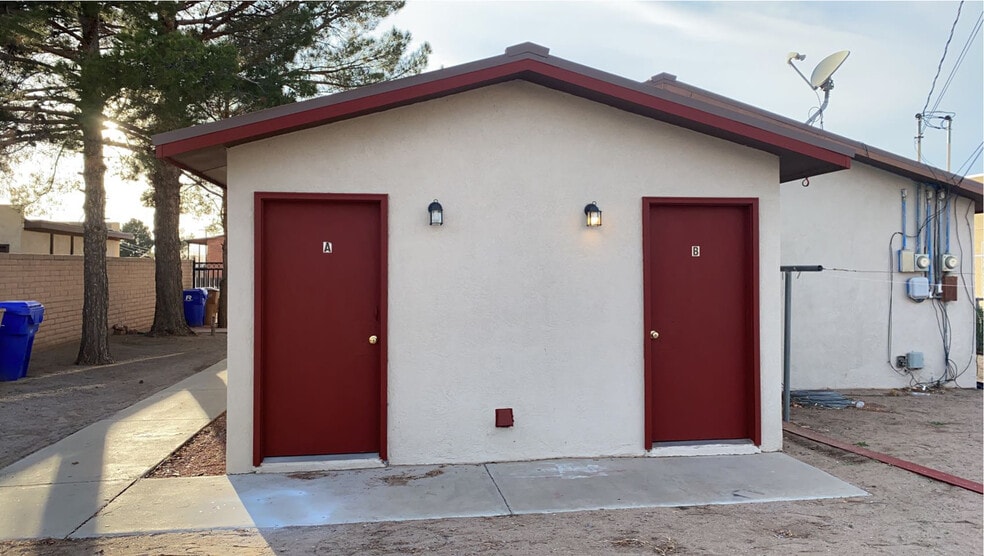 Laundry/ Storage - 1323 S Almendra St