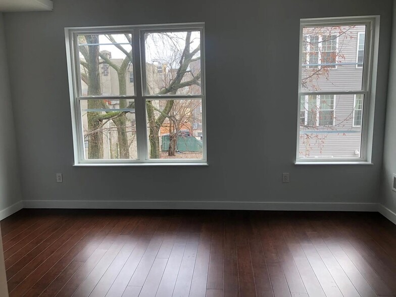 Building Photo - 1337 N Franklin St