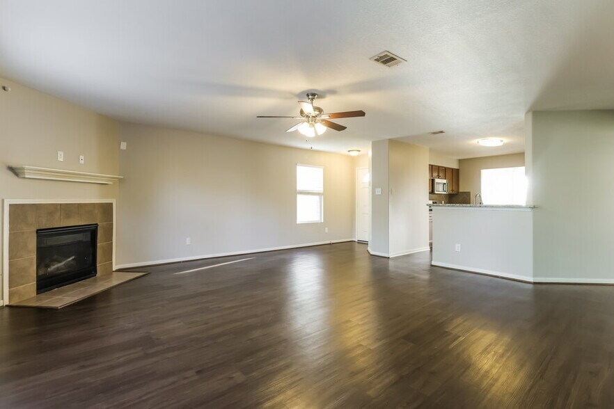 Building Photo - 16728 Foursquare Dr