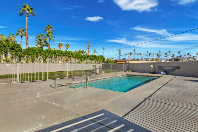 Building Photo - 2246 Paseo Roseta