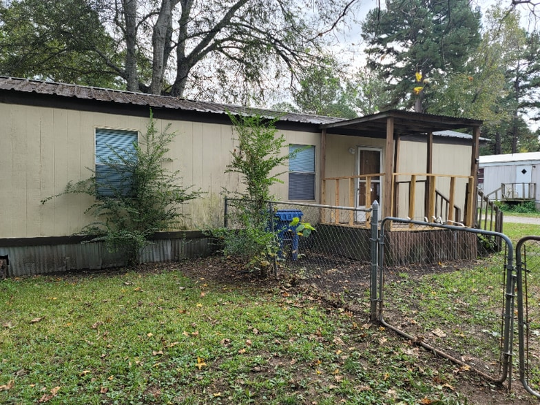 Building Photo - 413 Miller St