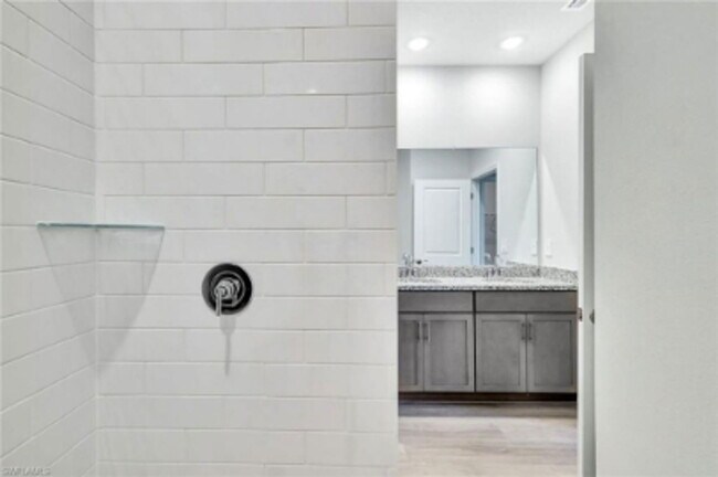 Building Photo - 1310 NW Juanita Pl