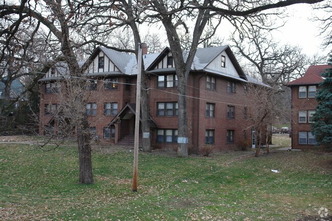 Primary Photo - 3910 University Ave