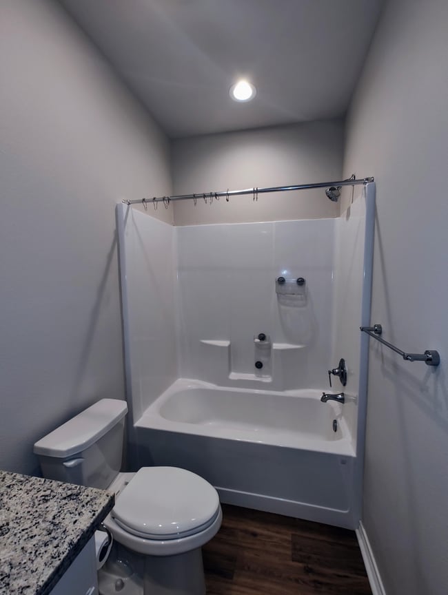 Building Photo - 5670 Shadowbend Cir N