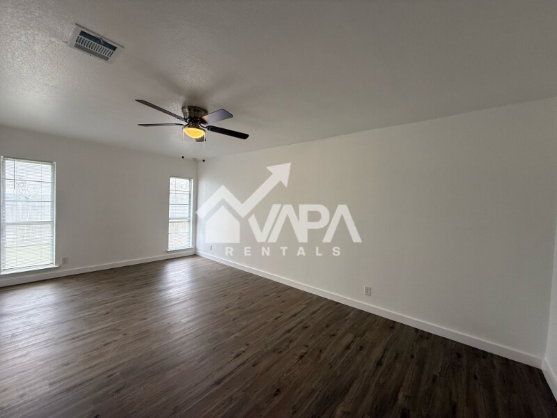 Building Photo - 10815 Green Heights Dr