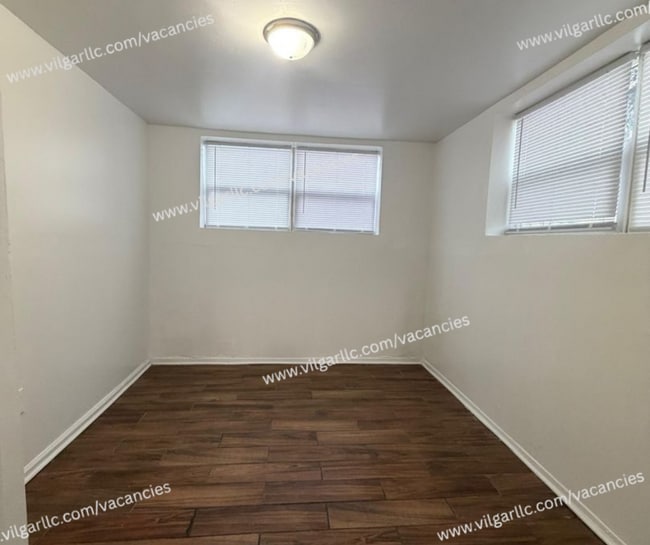 Building Photo - 700 E 20th Ave