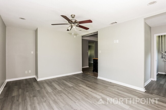 Building Photo - 3 BR/2BA | Newly Renovated Single Family Home  | Great Size Backyard| Quiet Neighborhood!