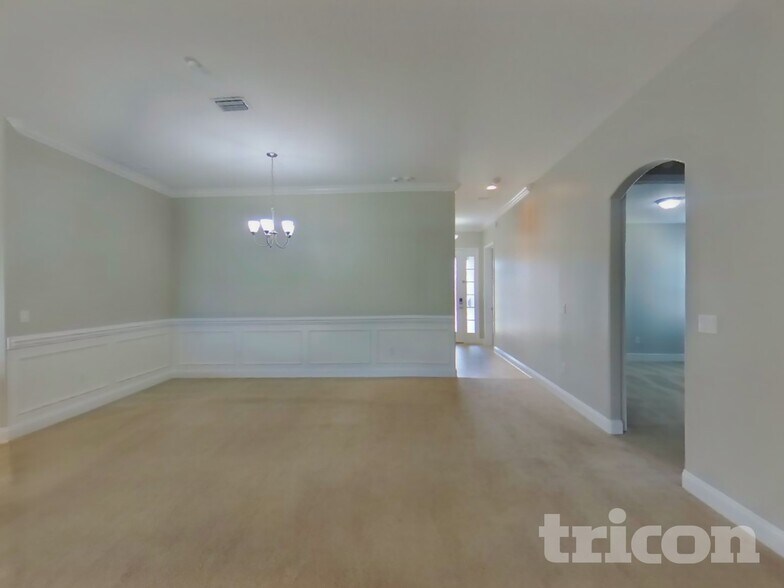 Building Photo - 10885 Chitwood Dr