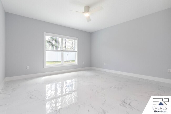 Building Photo - FULLY FENCED, LIKE NEW, CUSTOM BUILT 3/2/2 ON A CUL DE SAC IN DESIRABLE QUAIL HOLLOW