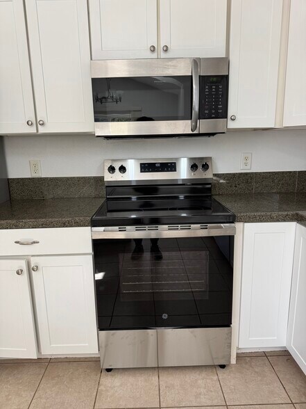 Building Photo - 2127 Royal Saint George Dr