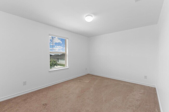 Building Photo - 208 Magna Ln