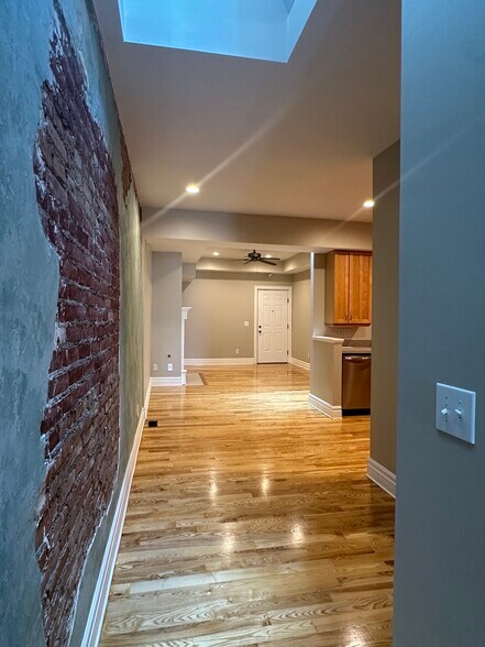 Primary Photo - 115 W Maumee St