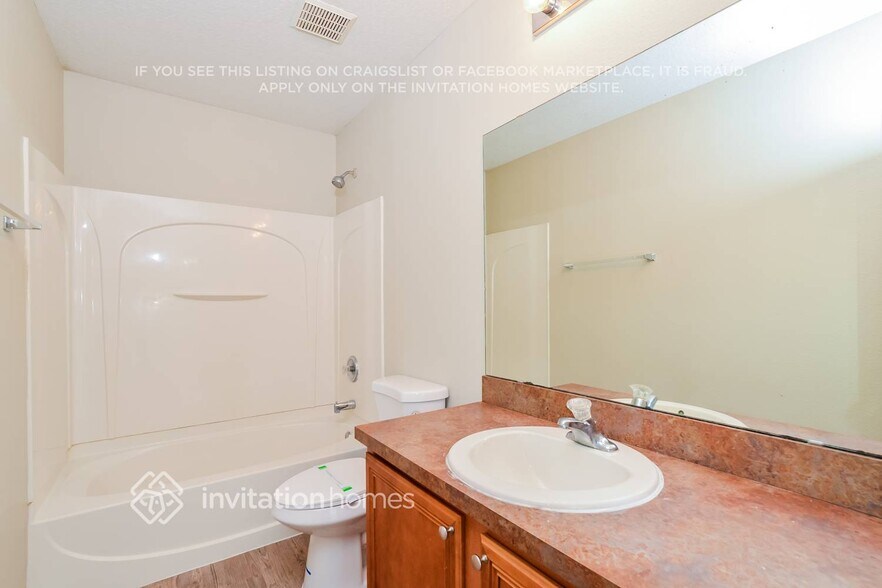 Building Photo - 1346 Karok St